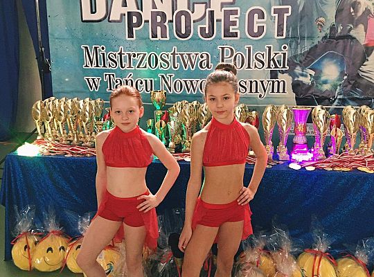 Medale i puchary dla tancerek z SP 8 35749