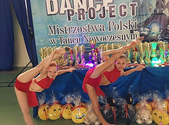 Medale i puchary dla tancerek z SP 8 35753