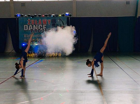 Medale i puchary dla tancerek z SP 8 35751