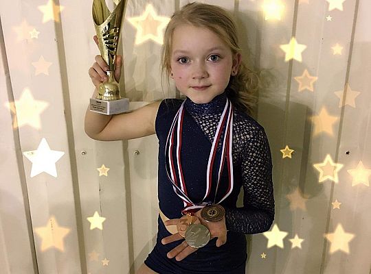 Medale i puchary dla tancerek z SP 8 35760