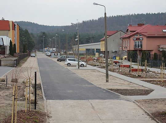 Nowy asfalt i 50 miejsc parkingowych przy 35831