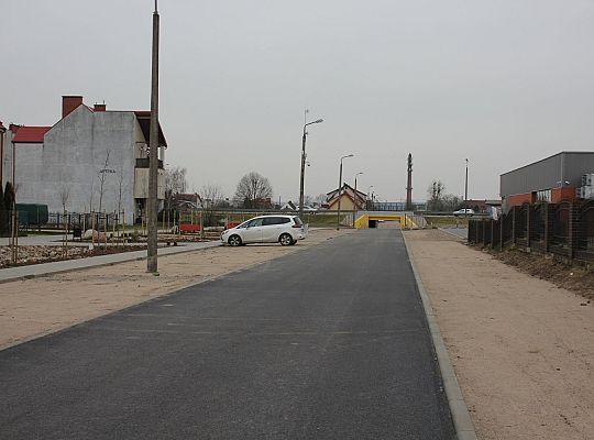 Nowy asfalt i 50 miejsc parkingowych przy 35836
