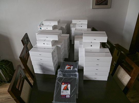102 tablety dla 6 szkół podstawowych 35964