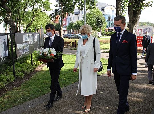 Dzień Sybiraka. Kwiaty i znicze pod Pomnikiem 36823