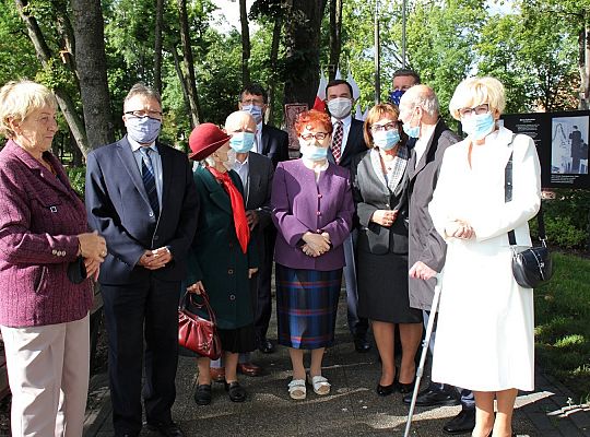 Dzień Sybiraka. Kwiaty i znicze pod Pomnikiem 36827