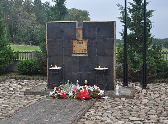 Złożyli hołd ofiarom Marszu Śmierci 37027