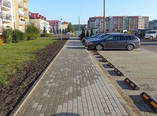 Nowy chodnik i miejsca postojowe przy Łasaka 37396
