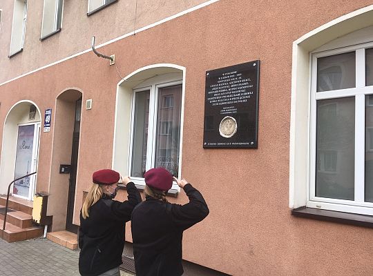 Capstrzyk Niepodległość pod pomnikiem gen. 37491