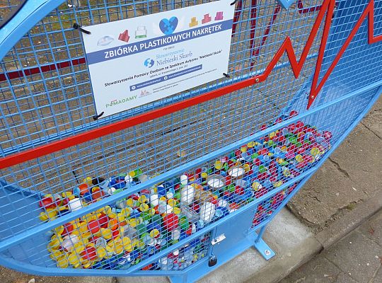Serce na plastikowe nakrętki stanęło przy 37578