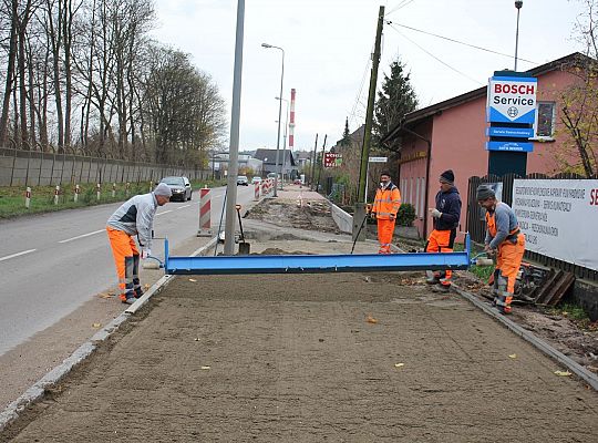 Na Kossaka powstaje szeroki ciąg pieszo-rowerowy 37587