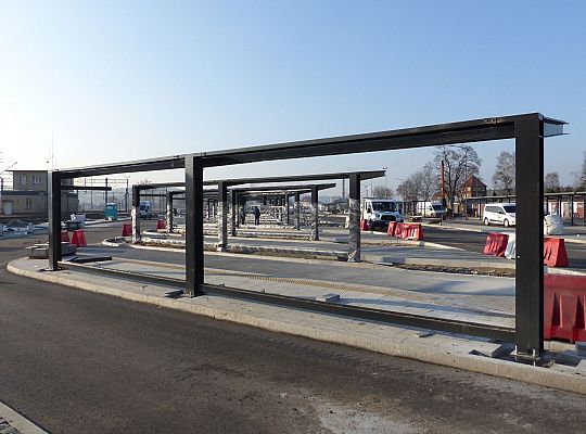 Stawiają wiaty na Lęborskim Węźle Przesiadkowym 37594