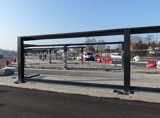 Stawiają wiaty na Lęborskim Węźle Przesiadkowym 37598
