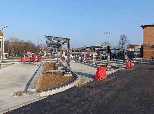 Stawiają wiaty na Lęborskim Węźle Przesiadkowym 37602
