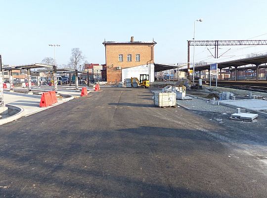 Stawiają wiaty na Lęborskim Węźle Przesiadkowym 37605