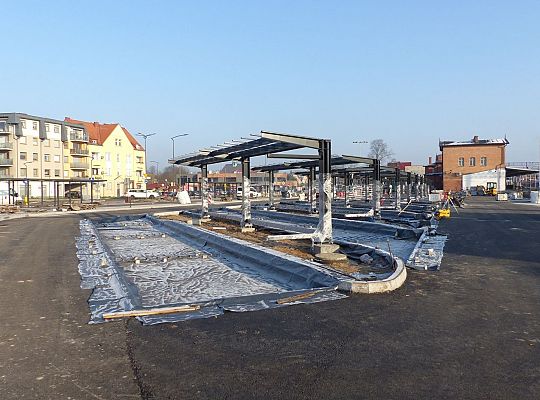 Stawiają wiaty na Lęborskim Węźle Przesiadkowym 37604