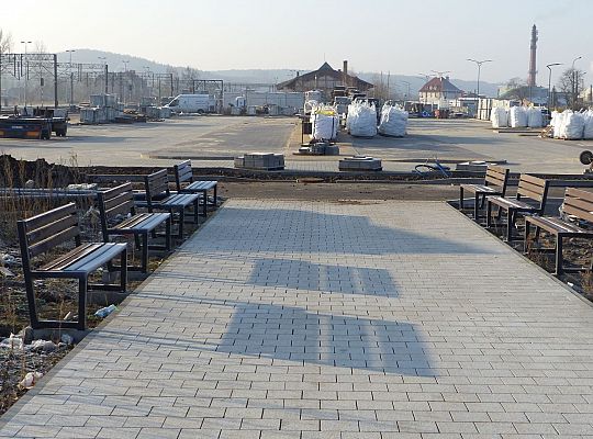 Stawiają wiaty na Lęborskim Węźle Przesiadkowym 37606