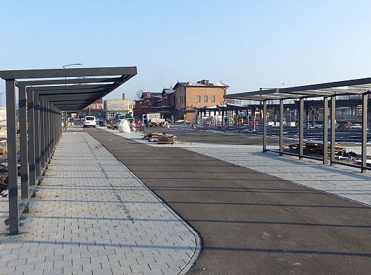 Stawiają wiaty na Lęborskim Węźle Przesiadkowym 37610