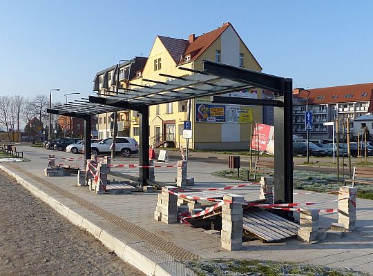 Stawiają wiaty na Lęborskim Węźle Przesiadkowym 37612