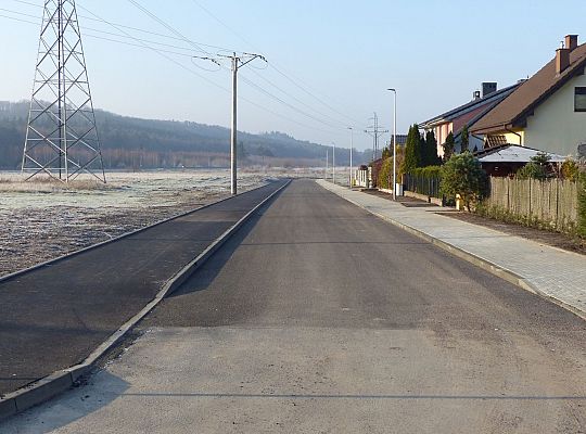 Generała Maczka z asfaltem, chodnikiem i ścieżką 37631