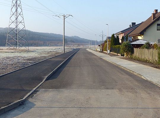 Generała Maczka z asfaltem, chodnikiem i ścieżką 37631