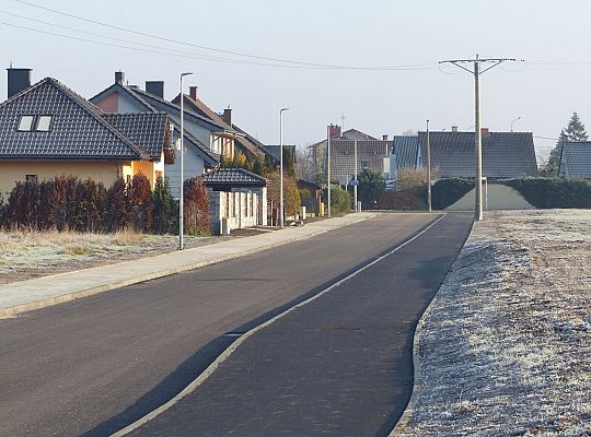 Generała Maczka z asfaltem, chodnikiem i ścieżką 37640