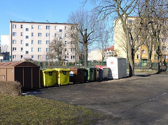 Rusza budowa parkingu i dziedzińca przy Szkole 38073