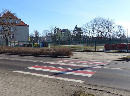 Rusza budowa parkingu i dziedzińca przy Szkole 38075