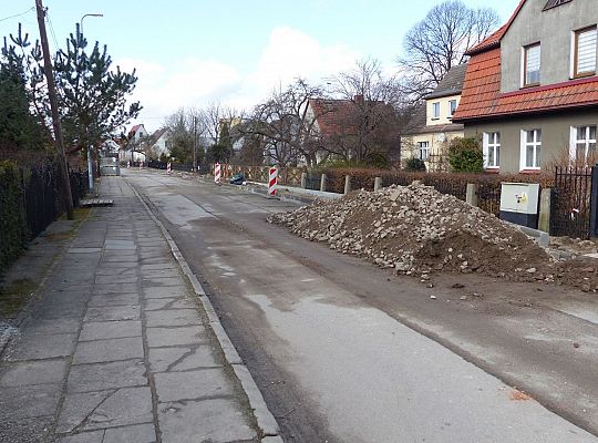 Remont chodników i nawierzchni ulicy Zawiszy 38121