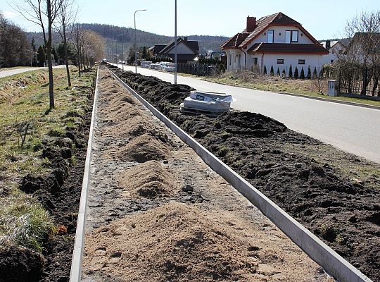 Na Harcerzy powstaje chodnik z Budżetu 38182