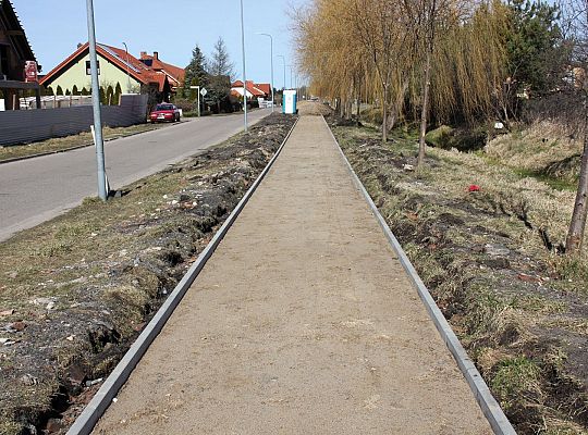 Na Harcerzy powstaje chodnik z Budżetu 38183