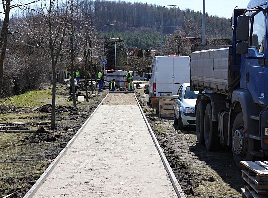 Na Harcerzy powstaje chodnik z Budżetu 38186