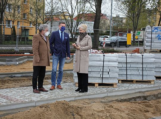 Przy SP1 powstaje parking i efektowny dziedziniec 38441