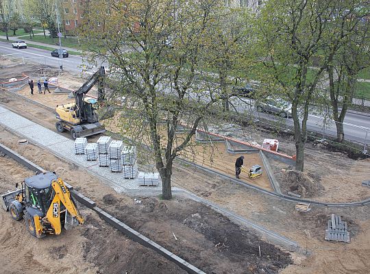 Przy SP1 powstaje parking i efektowny dziedziniec 38432