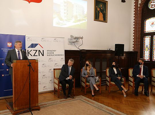 Krajowy Zasób Nieruchomości obejmuje udziały w 38619