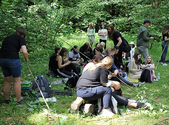 230 uczniów sprzątało las w okolicach stadionu 38774