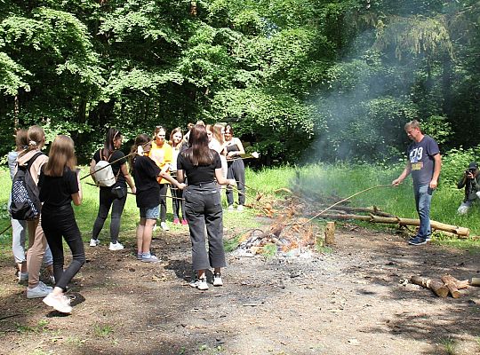230 uczniów sprzątało las w okolicach stadionu 38775