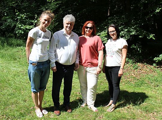 230 uczniów sprzątało las w okolicach stadionu 38777