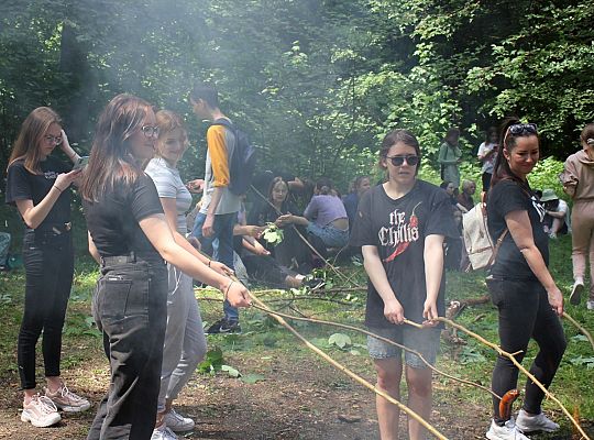 230 uczniów sprzątało las w okolicach stadionu 38778