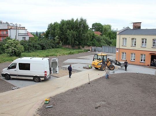 Na Malczewskiego powstaje podwórko integracyjne 38808