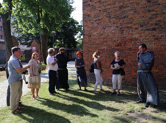 Wystawa „I anieli Go powiedli” w wieży Sanktuarium 39069