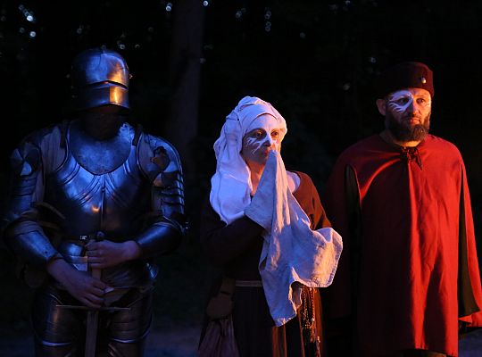 Spacerowali z duchami krzyżaków do trzech wież 39253