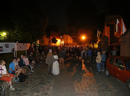 Spacerowali z duchami krzyżaków do trzech wież 39274