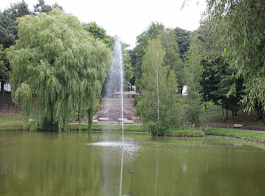 Staw w Parku Chrobrego zyskał fontannę 39378