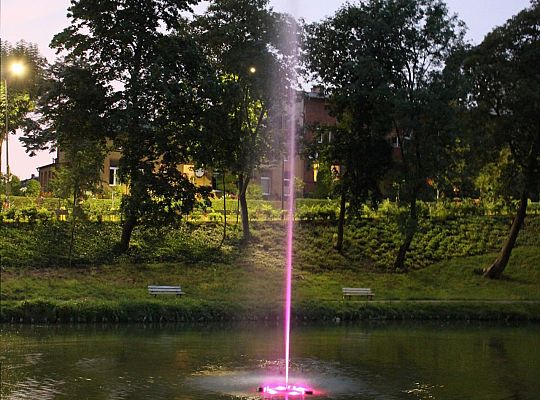Staw w Parku Chrobrego zyskał fontannę 39380