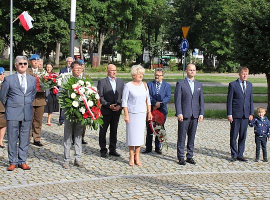Kwiaty i znicze w Święto Wojska Polskiego 39515