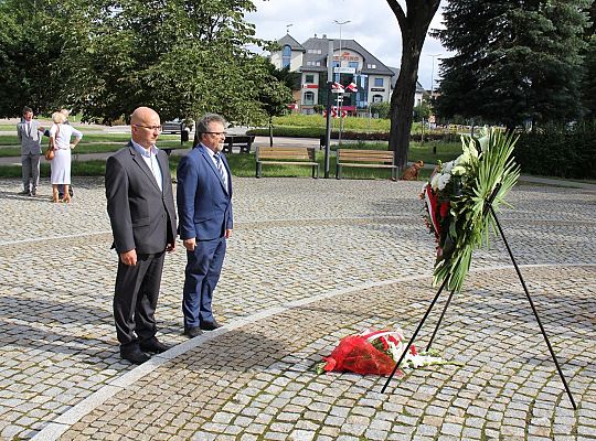 Kwiaty i znicze w Święto Wojska Polskiego 39522
