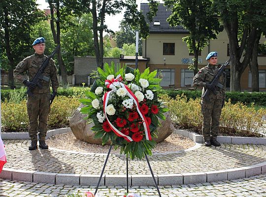 Kwiaty i znicze w Święto Wojska Polskiego 39531