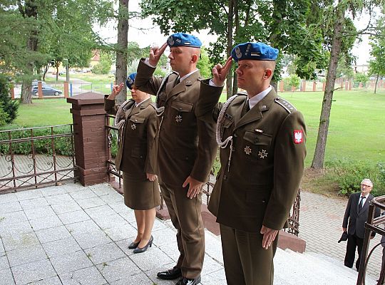 Kwiaty i znicze w Święto Wojska Polskiego 39546