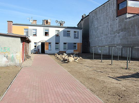 Nowe podwórka integracyjne na Stryjewskiego, 39919