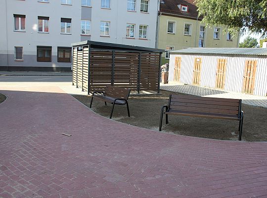 Nowe podwórka integracyjne na Stryjewskiego, 39947